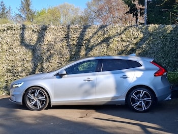 Used Volvo V40 2019 for sale - 78369229: Photo