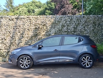 Used Renault Clio 2018 for sale - 79270343: Photo