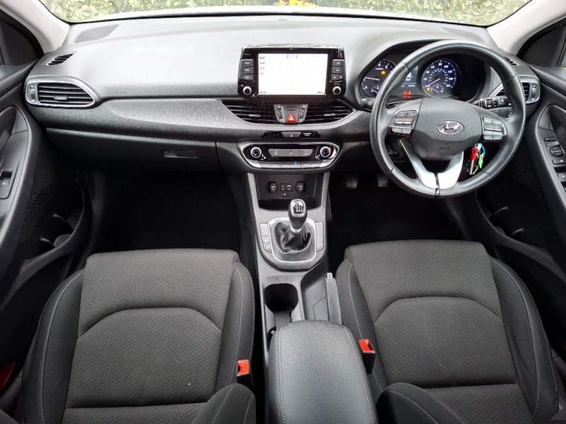 Used Hyundai i30 2017 for sale - 76967297: Photo 2