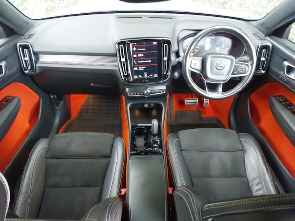 Used Volvo XC40 2021 for sale - 76258421: Photo 2