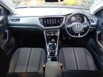 Used Volkswagen T-Roc 2021 for sale - 76408119: Photo