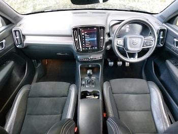 Used Volvo XC40 2020 for sale - 76233311: Photo 2