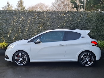 Used Peugeot 208 2017 for sale - 77674401: Photo
