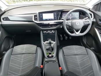 Used Vauxhall Grandland 2024 for sale - 76150850: Photo 2