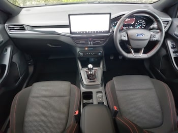 Used Ford Focus 2023 for sale - 76254768: Photo 2
