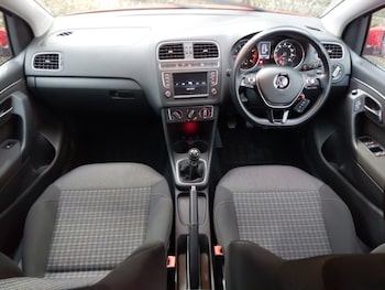 Used Volkswagen Polo 2017 for sale - 76602271: Photo