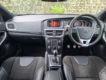 Used Volvo V40 2018 for sale - 79339379: Photo