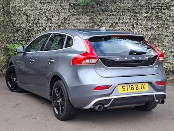 Used Volvo V40 2018 for sale - 79339379: Photo