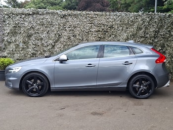 Used Volvo V40 2018 for sale - 79339379: Photo