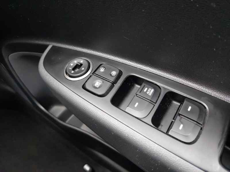 Used Hyundai i10 2017 for sale - 76437753: Photo 17