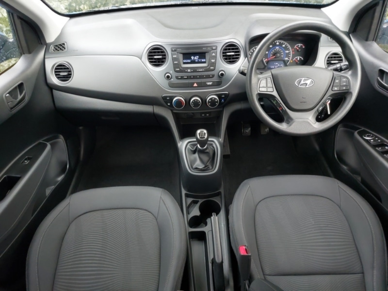 Used Hyundai i10 2017 for sale - 76437753: Photo 2