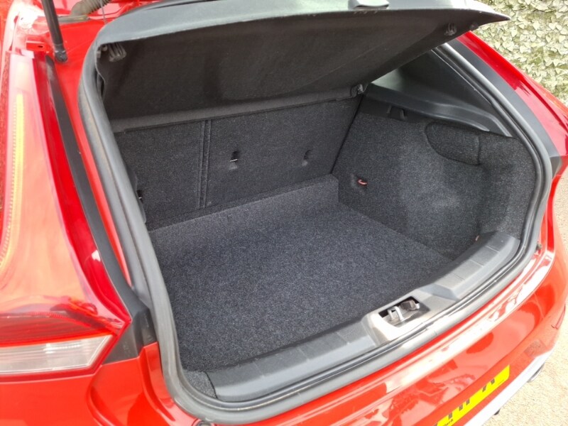 Used Volvo V40 2018 for sale - 78225138: Photo 8