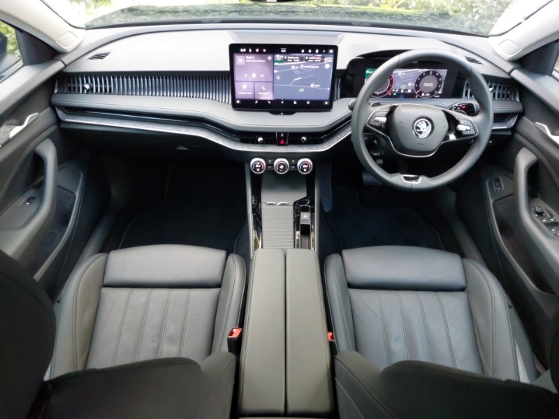 Used Skoda Superb 2024 for sale - 76552713: Photo 2