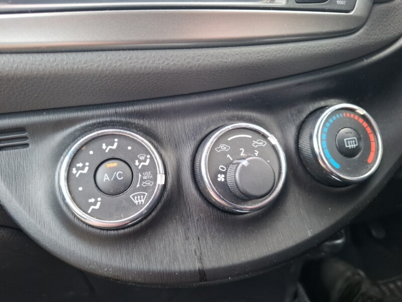 Used Toyota Yaris 2013 for sale - 77815459: Photo 15