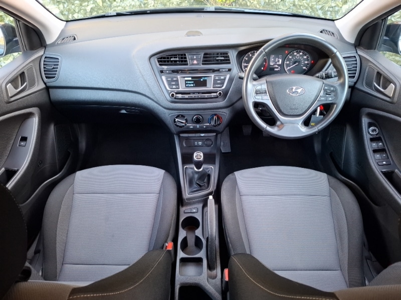 Used Hyundai i20 2017 for sale - 77911570: Photo 2