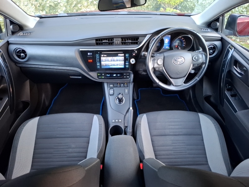 Used Toyota Auris 2017 for sale - 76628801: Photo 2