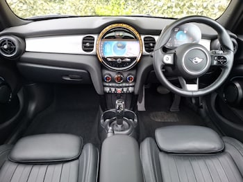 Used MINI Hatch 2023 for sale - 79070202: Photo