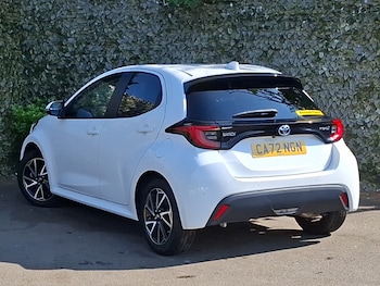Used Toyota Yaris 2023 for sale - 79243224: Photo