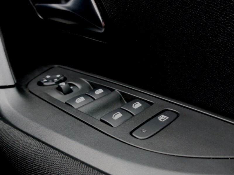 Used Peugeot 2008 2021 for sale - 76613693: Photo 11