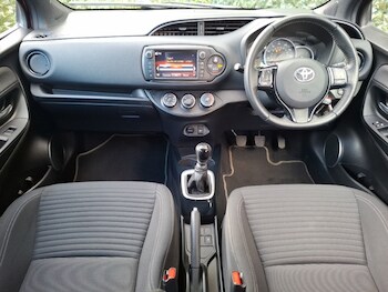 Used Toyota Yaris 2017 for sale - 78572348: Photo