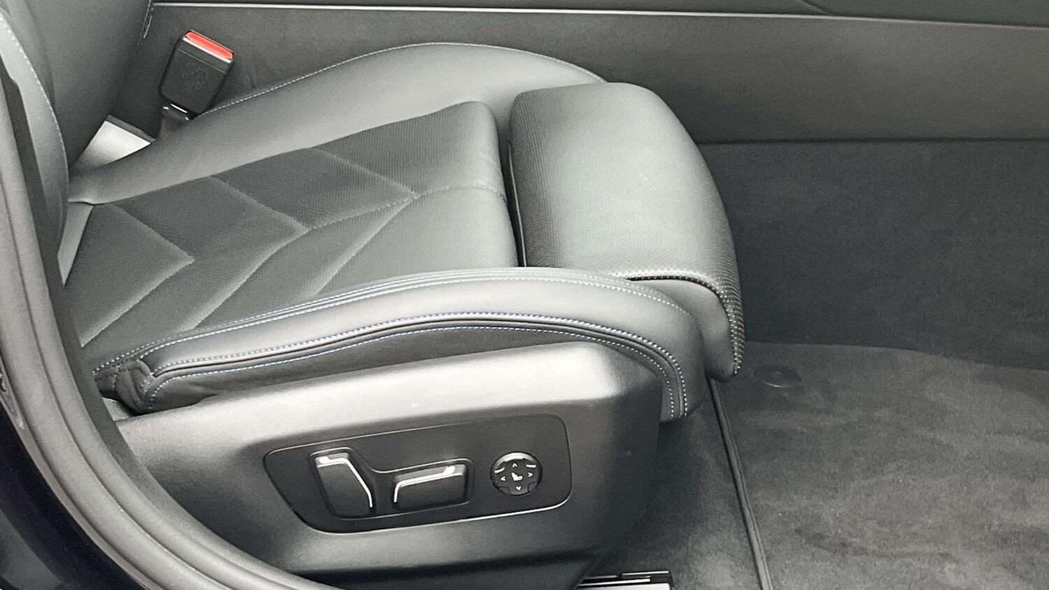 Used BMW 5 Series 2025 for sale - 76176910: Photo 28