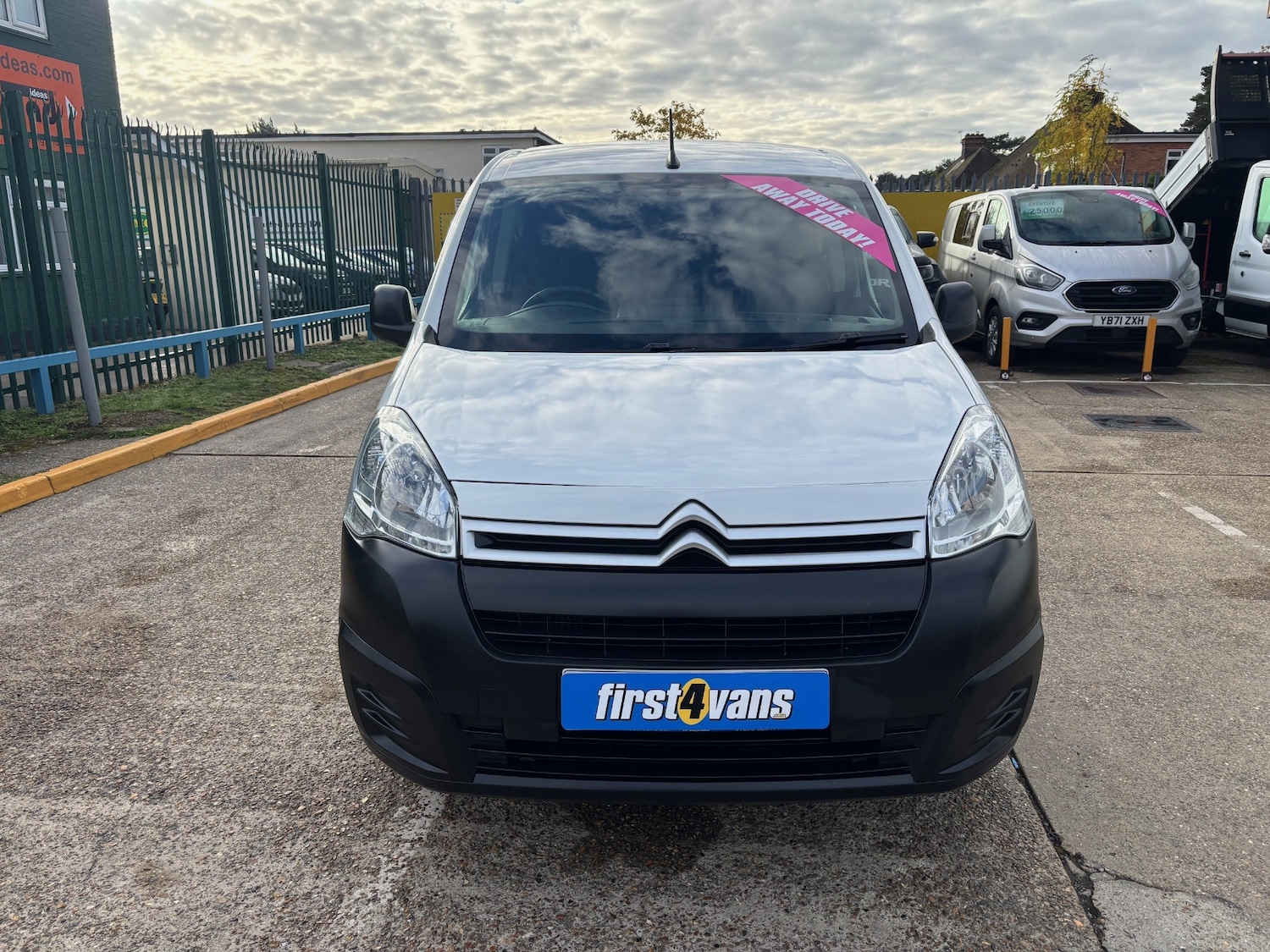 Used Citroen Berlingo 2018 for sale - 76340437: Photo 2