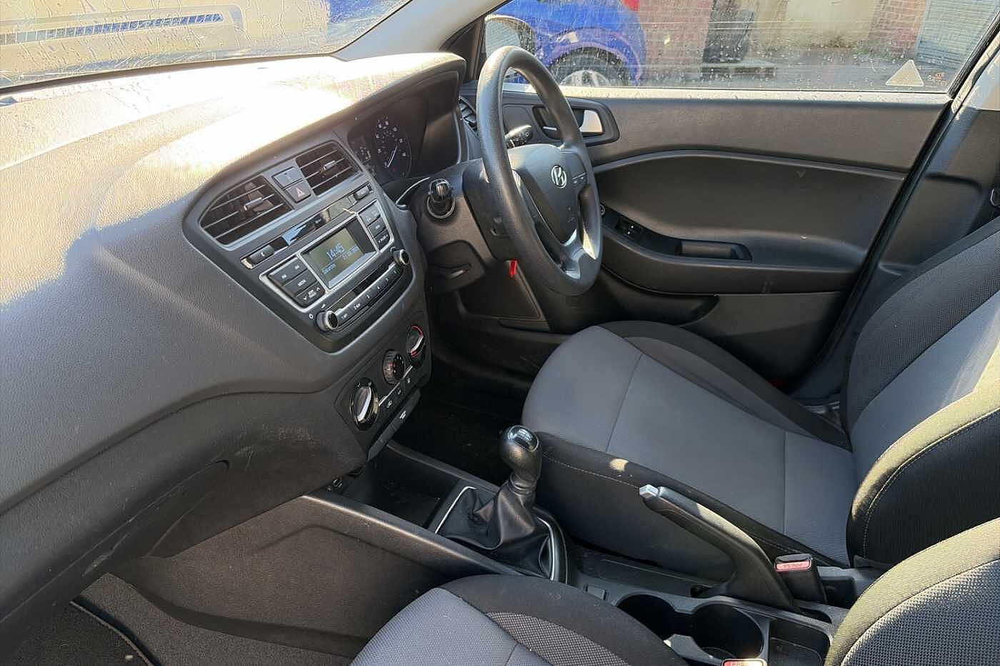 Used Hyundai i20 2017 for sale - 78021569: Photo 2