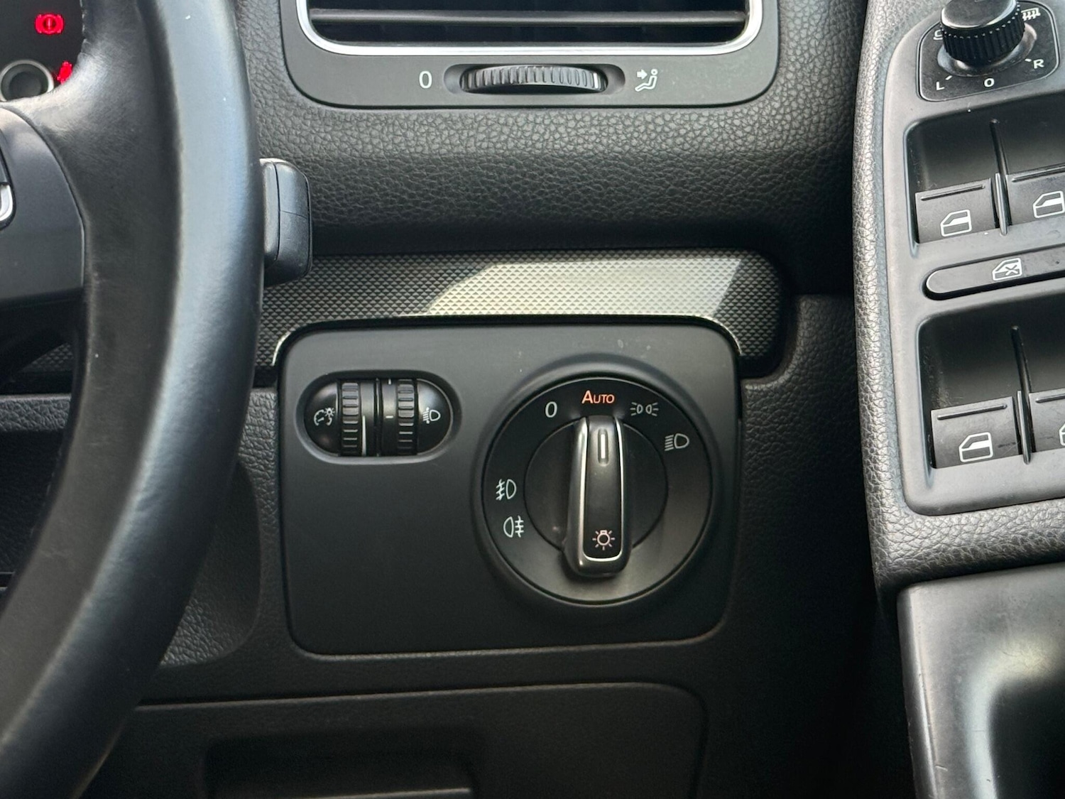 Used Volkswagen Golf 2010 for sale - 76633364: Photo 24