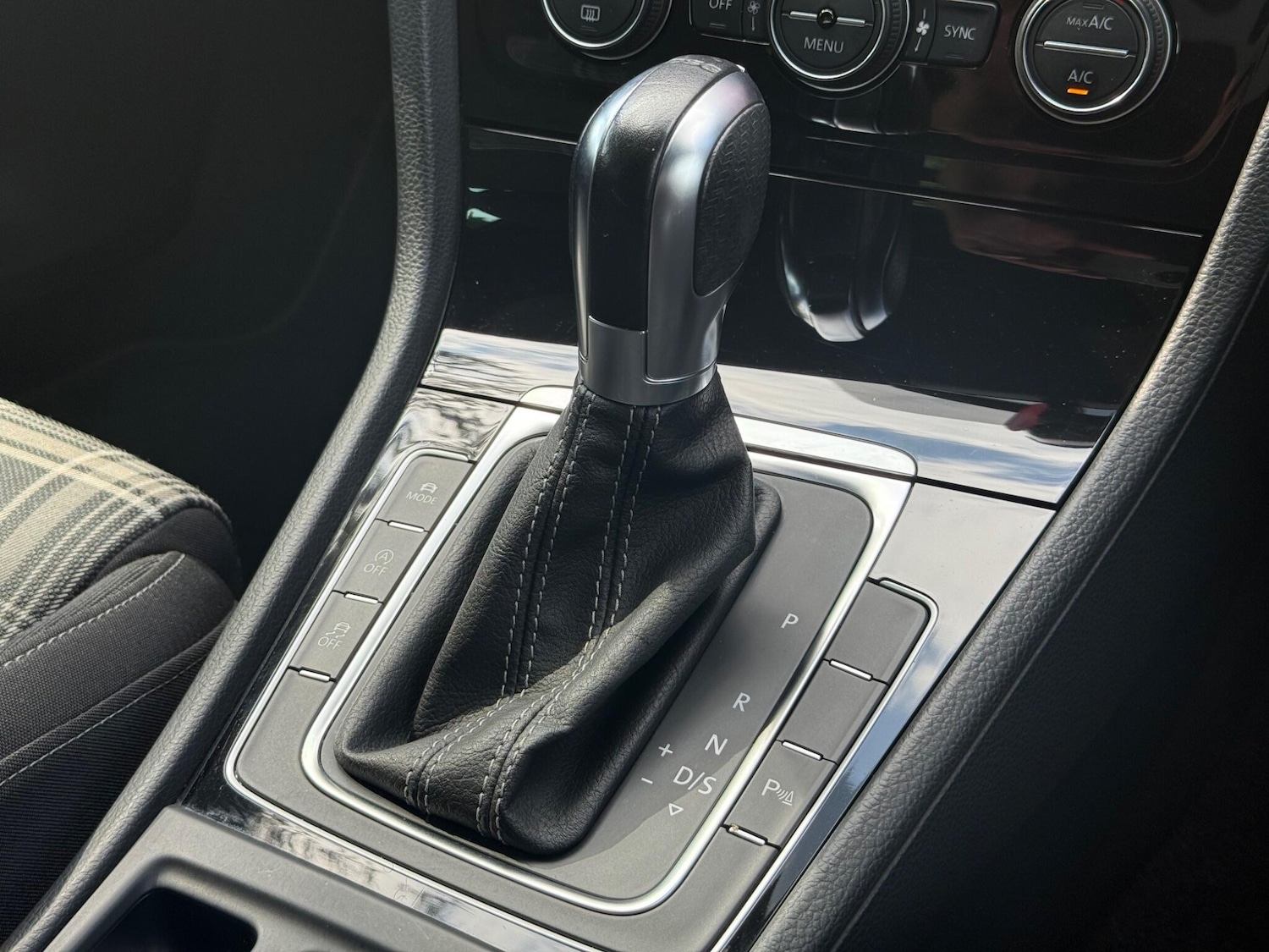 Used Volkswagen Golf 2017 for sale - 76620120: Photo 21