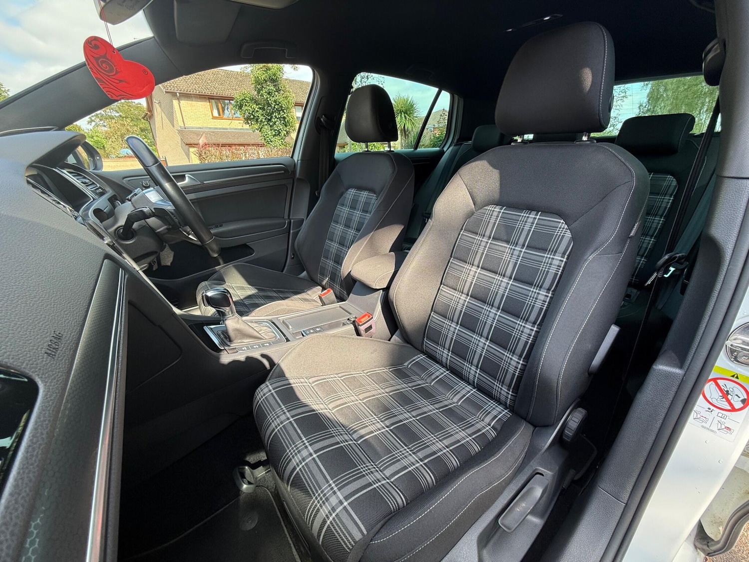 Used Volkswagen Golf 2017 for sale - 76620120: Photo 63