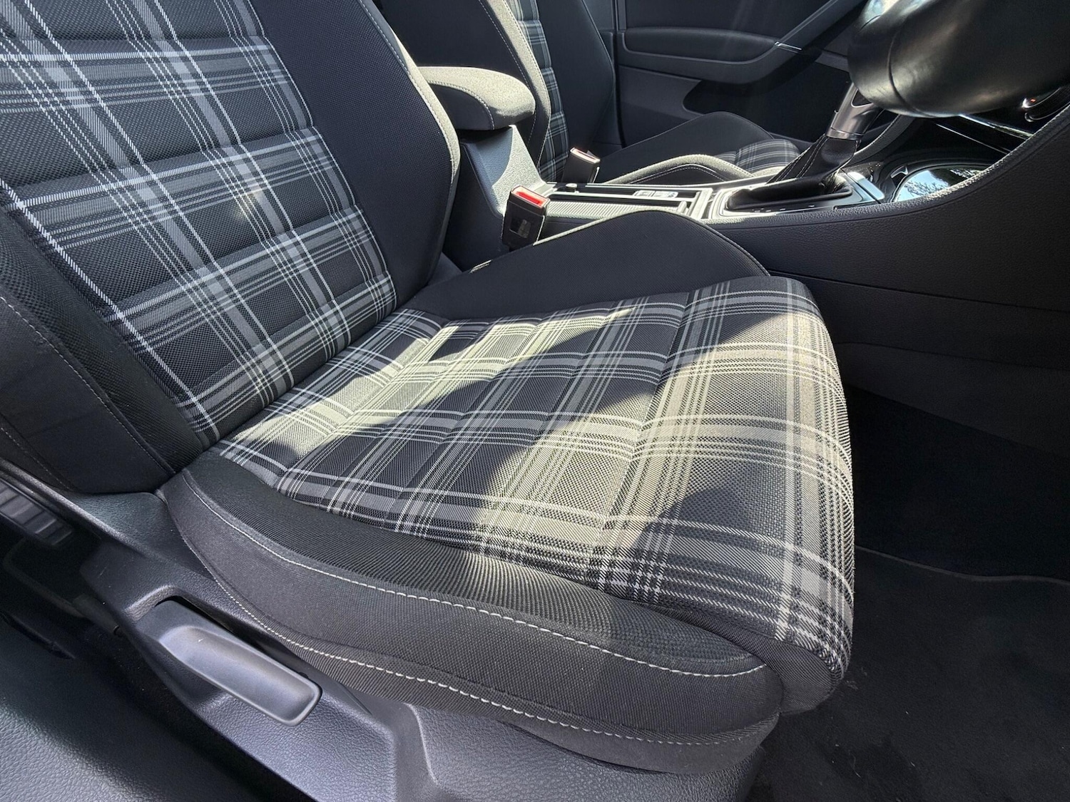 Used Volkswagen Golf 2017 for sale - 76620120: Photo 65