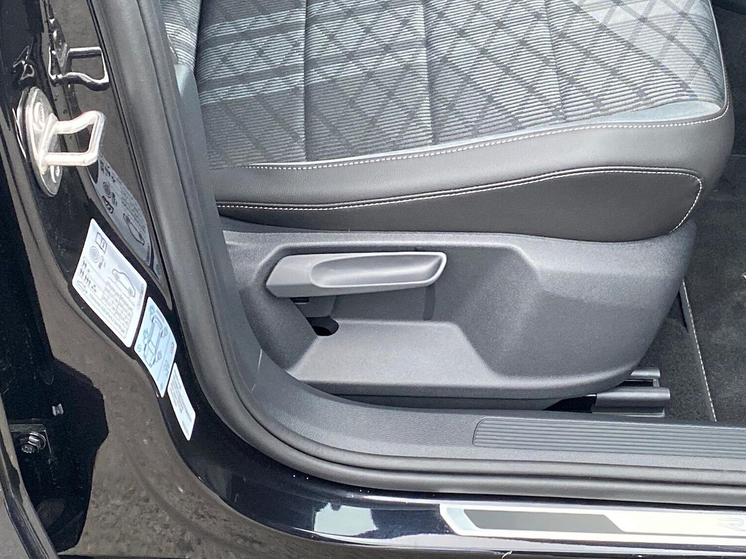 Used Volkswagen T-Roc 2025 for sale - 77488074: Photo 29