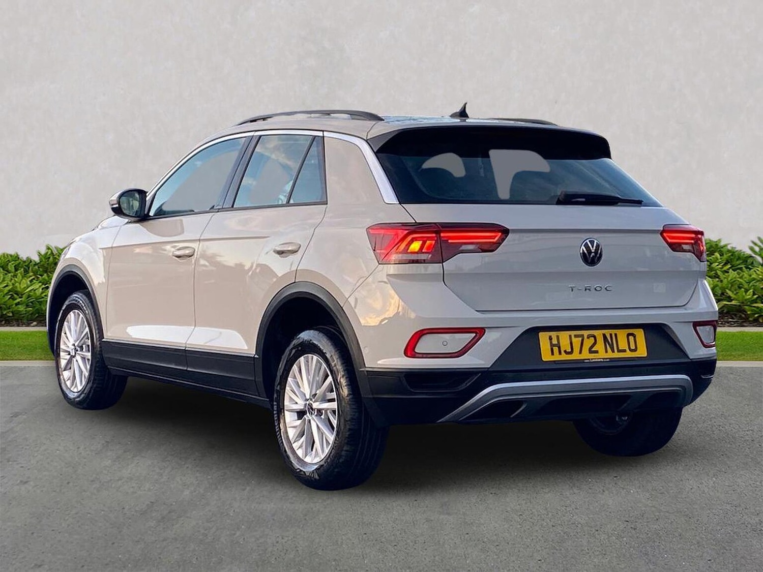Used Volkswagen T-Roc 2022 for sale - 77001853: Photo 2