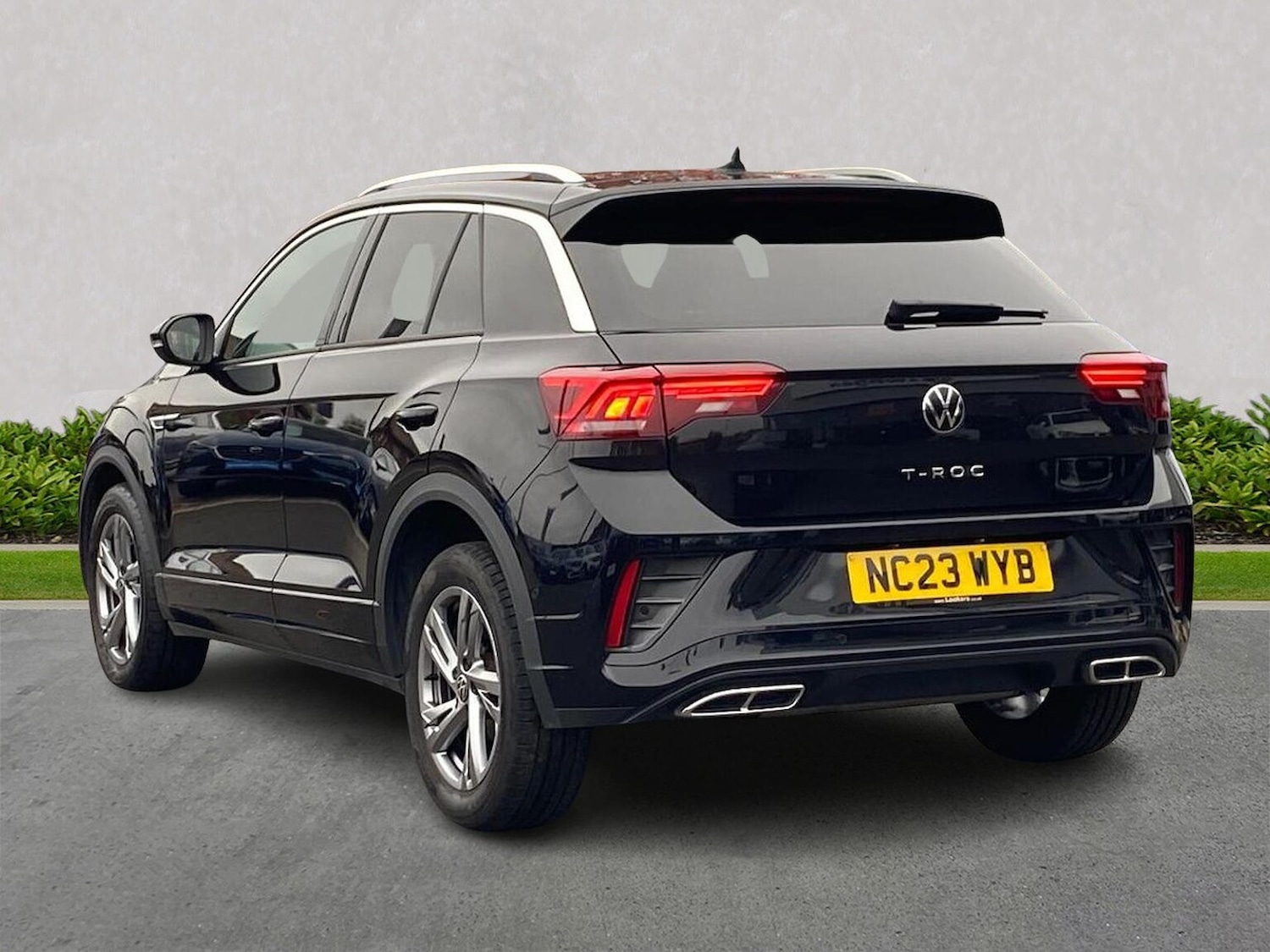 Used Volkswagen T-Roc 2023 for sale - 76281144: Photo 2