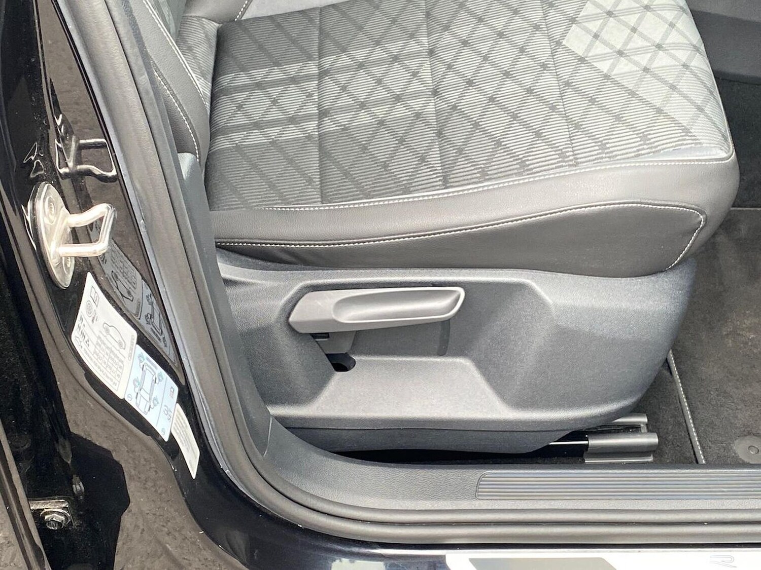 Used Volkswagen T-Roc 2023 for sale - 76281144: Photo 29