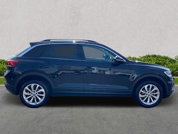 Used Volkswagen T-Roc 2024 for sale - 75561762: Photo