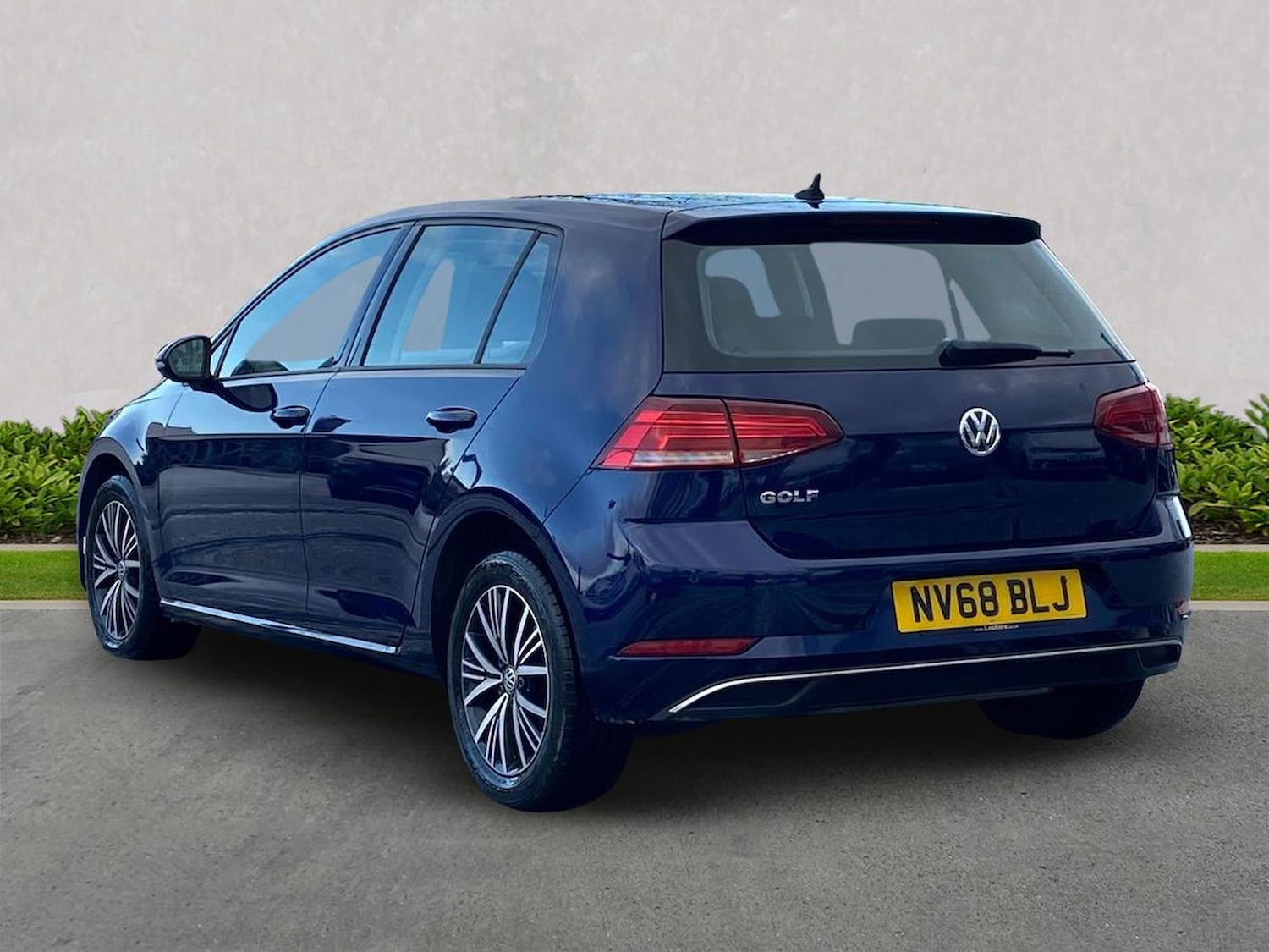 Used Volkswagen Golf 2018 for sale - 76628219: Photo 2