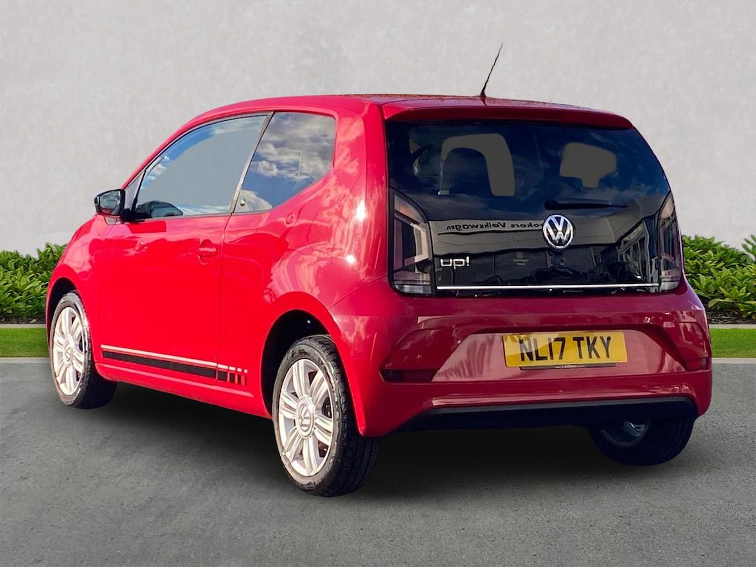 Used Volkswagen up! 2017 for sale - 76357975: Photo 2