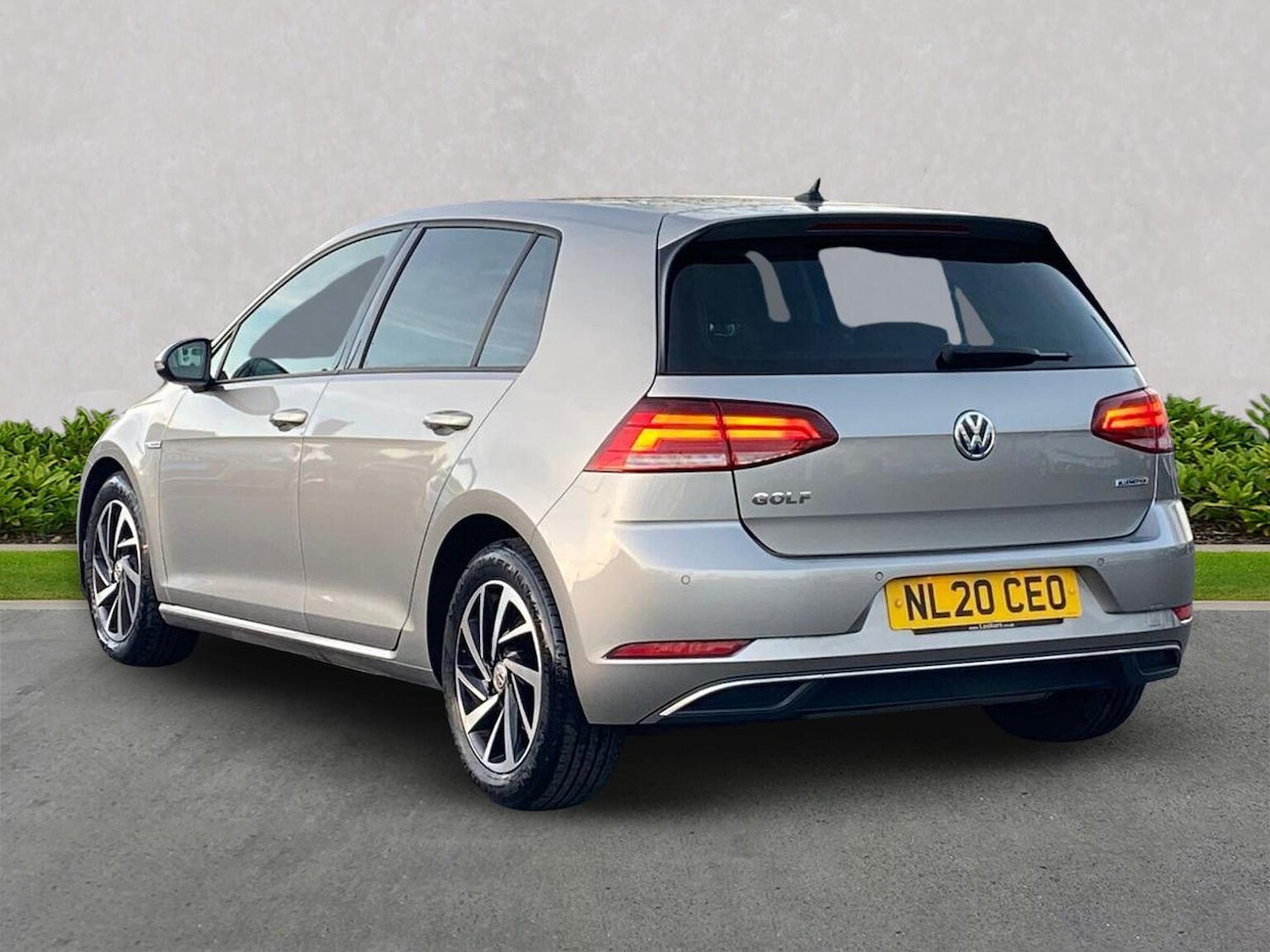 Used Volkswagen Golf 2020 for sale - 76911227: Photo 2