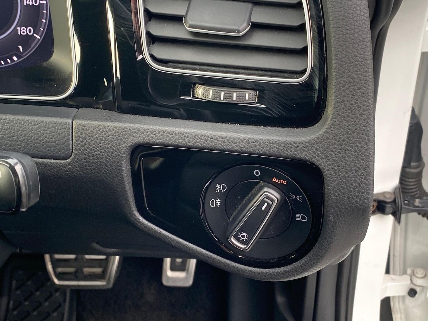 Used Volkswagen Golf 2019 for sale - 76543000: Photo 22