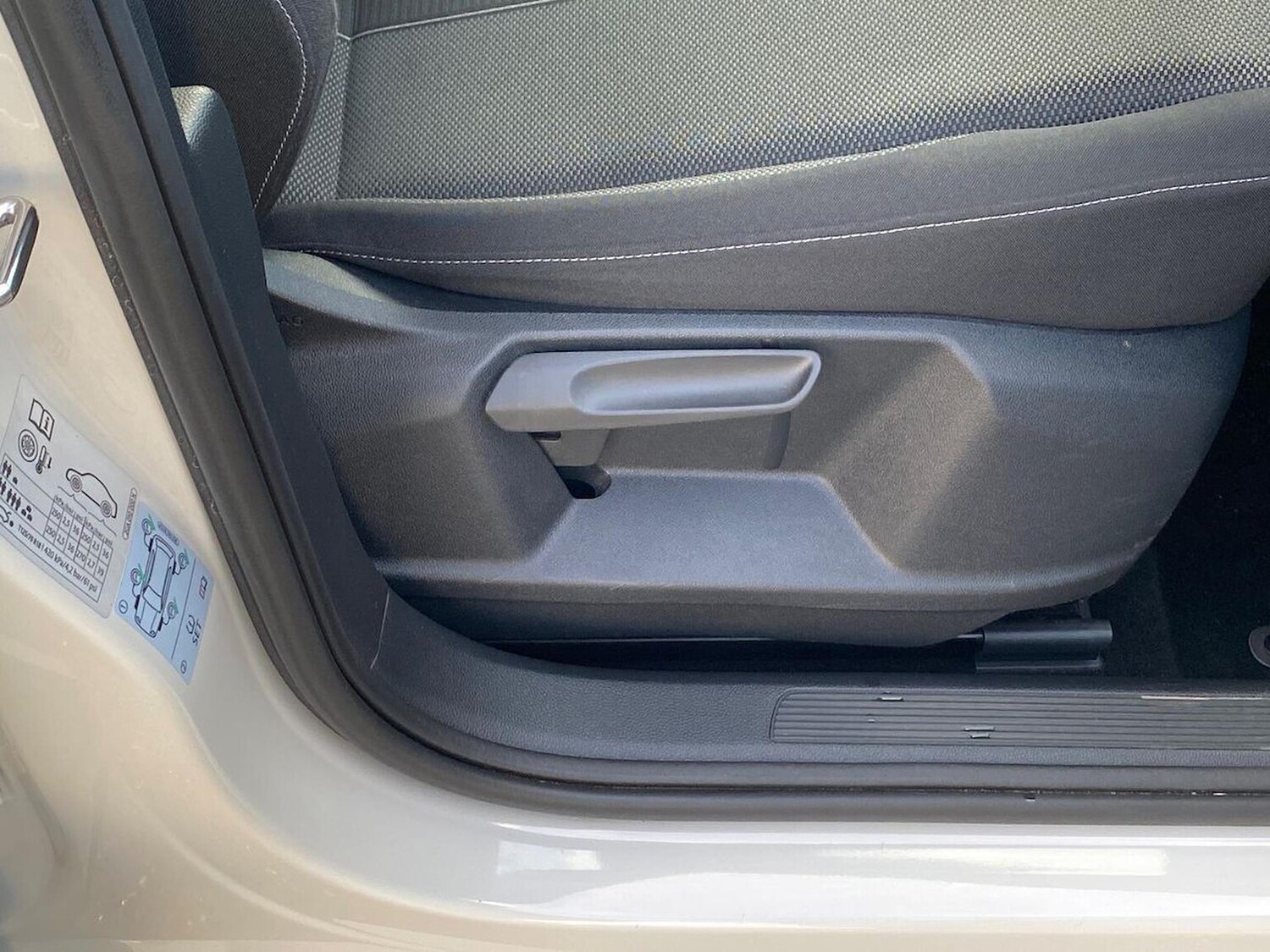 Used Volkswagen T-Roc 2022 for sale - 76725862: Photo 28