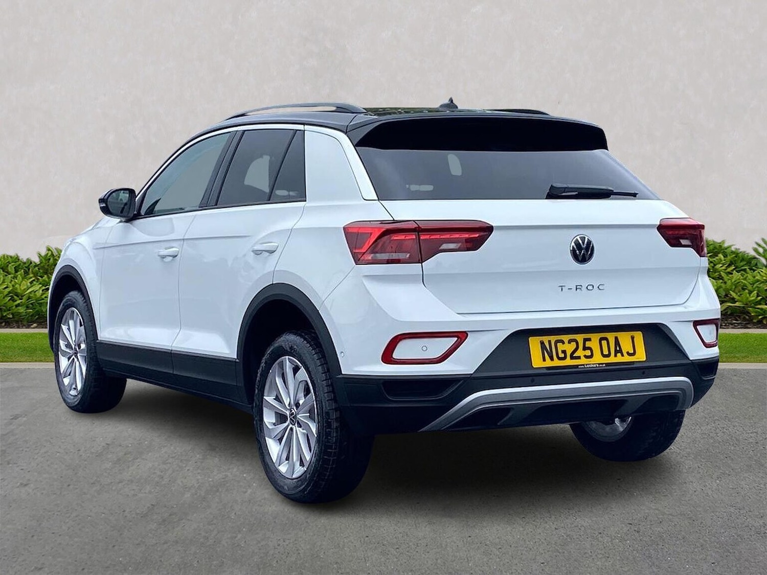 Used Volkswagen T-Roc 2025 for sale - 76157301: Photo 2