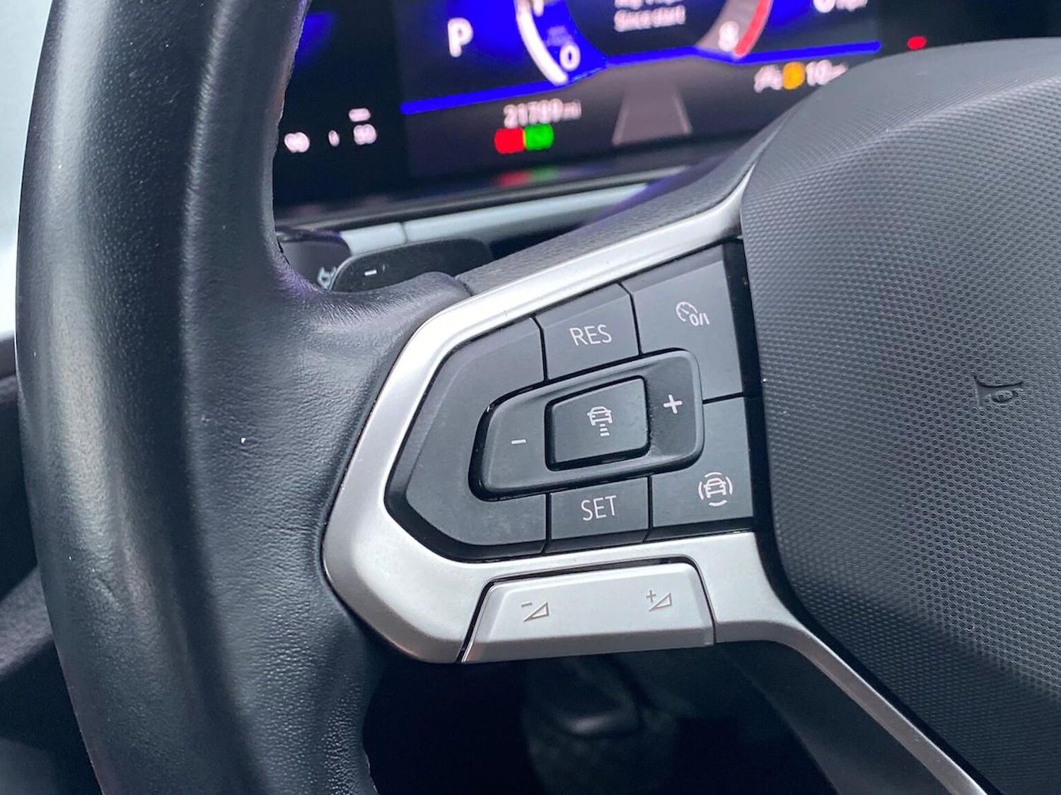 Used Volkswagen T-Roc 2022 for sale - 76785242: Photo 25