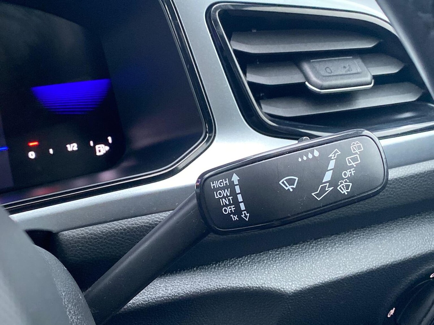 Used Volkswagen T-Roc 2022 for sale - 76785242: Photo 26