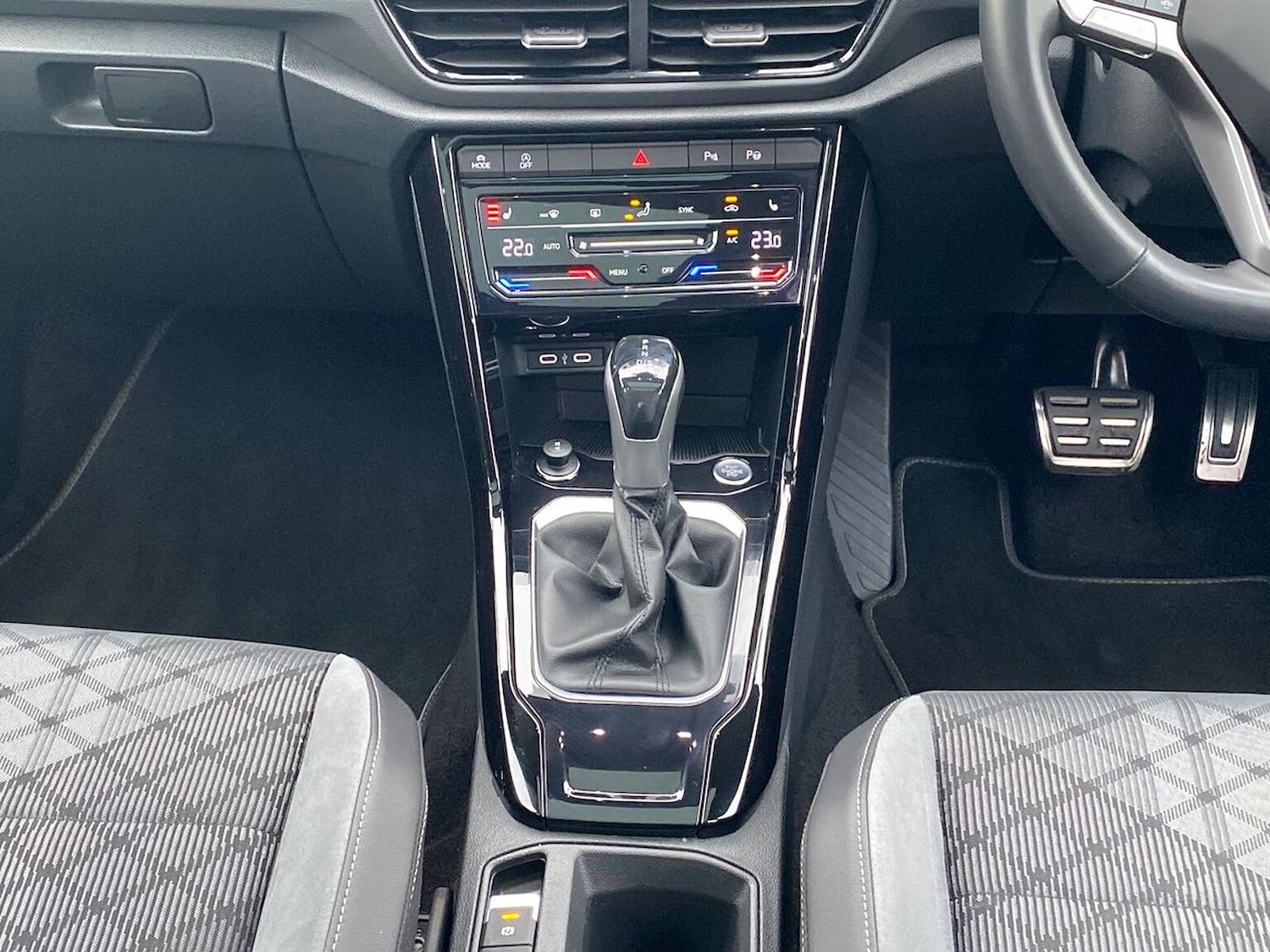 Used Volkswagen T-Roc 2024 for sale - 76504996: Photo 13