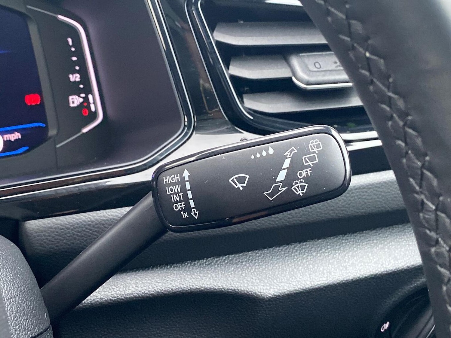 Used Volkswagen T-Roc 2024 for sale - 76504996: Photo 27