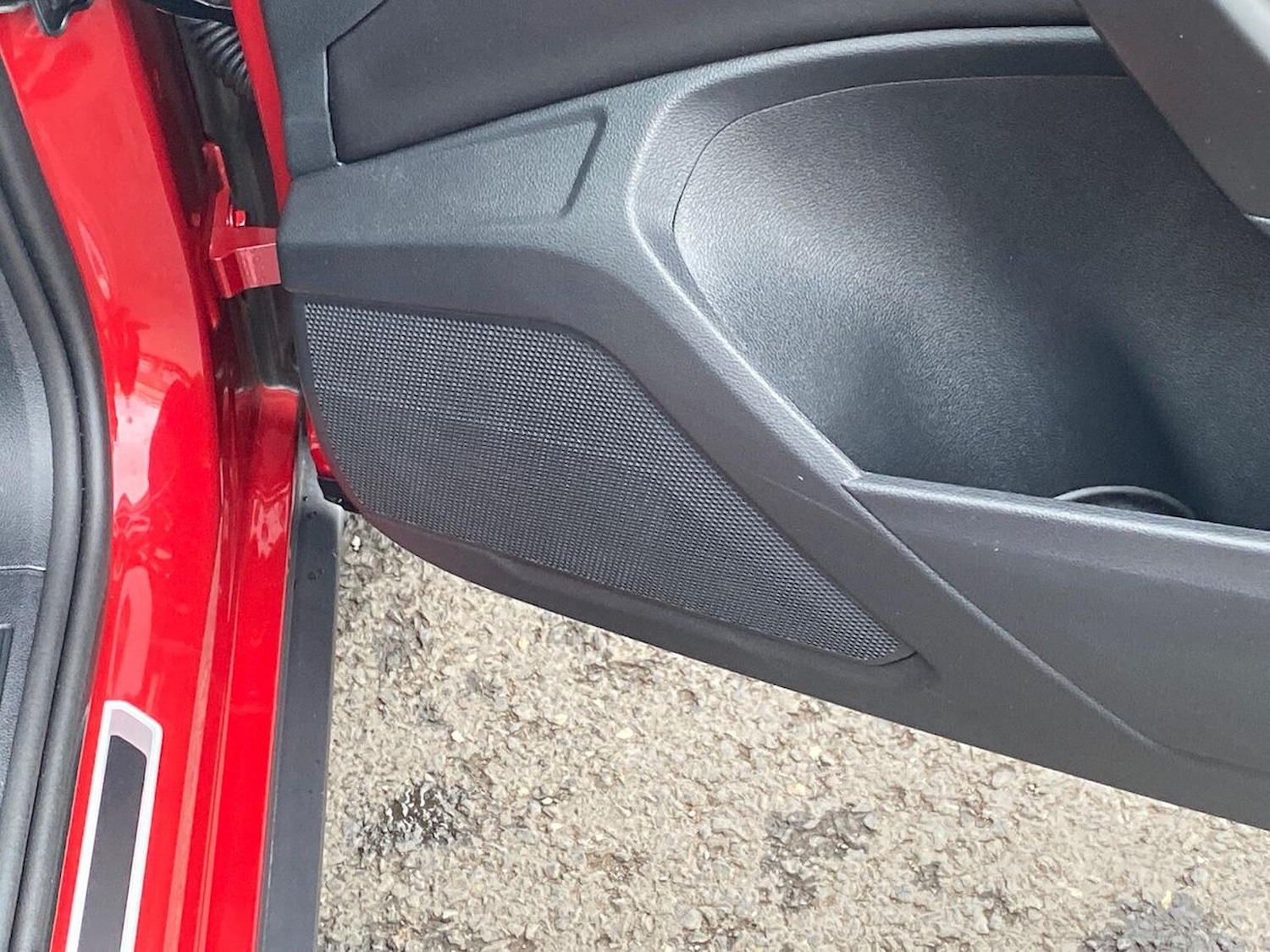 Used Volkswagen T-Roc 2024 for sale - 76504996: Photo 30