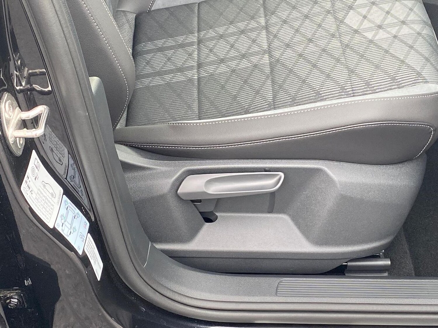 Used Volkswagen T-Roc 2025 for sale - 76492373: Photo 29