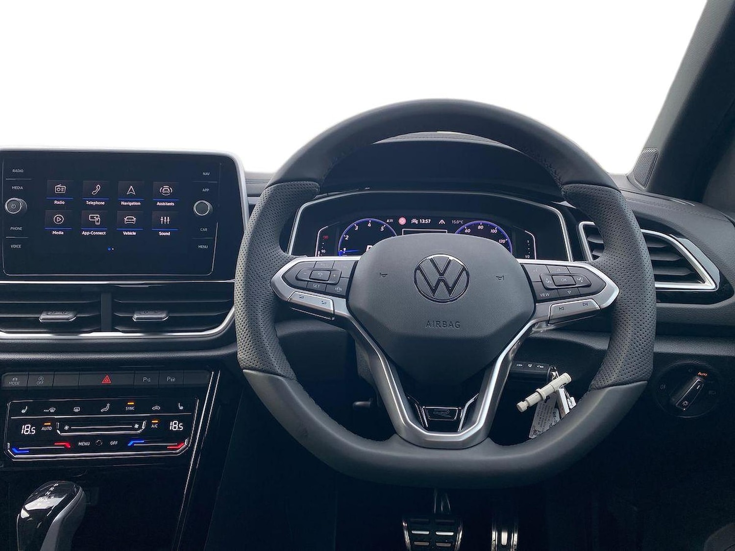 Used Volkswagen T-Roc 2025 for sale - 76492373: Photo 9