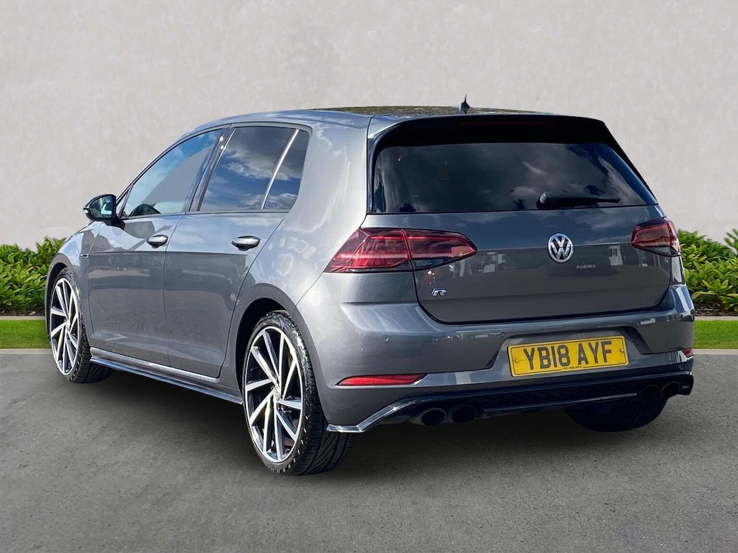 Used Volkswagen Golf 2018 for sale - 76017890: Photo 2